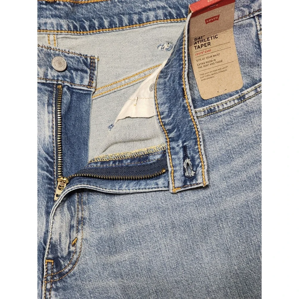 Levi's 541 Athletic Taper Stretch Jeans 38x30 Light Wash Blue